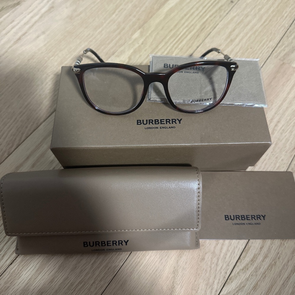 New Burberry Glasses/never worn
